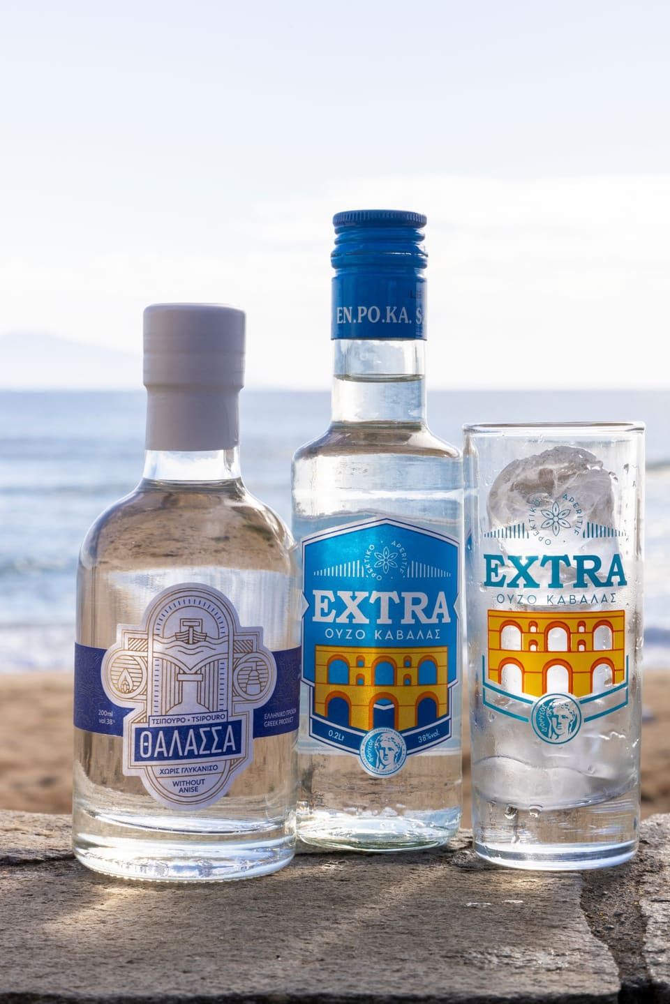 Τσίπουρο Thalassa, Ούζο EXTRA και ποτήρι μπροστά στη θάλασσα